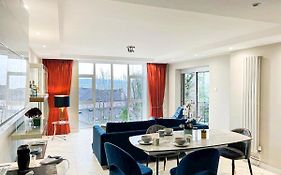 Modern Luxurious Apartment W/ Patio Balcony & View