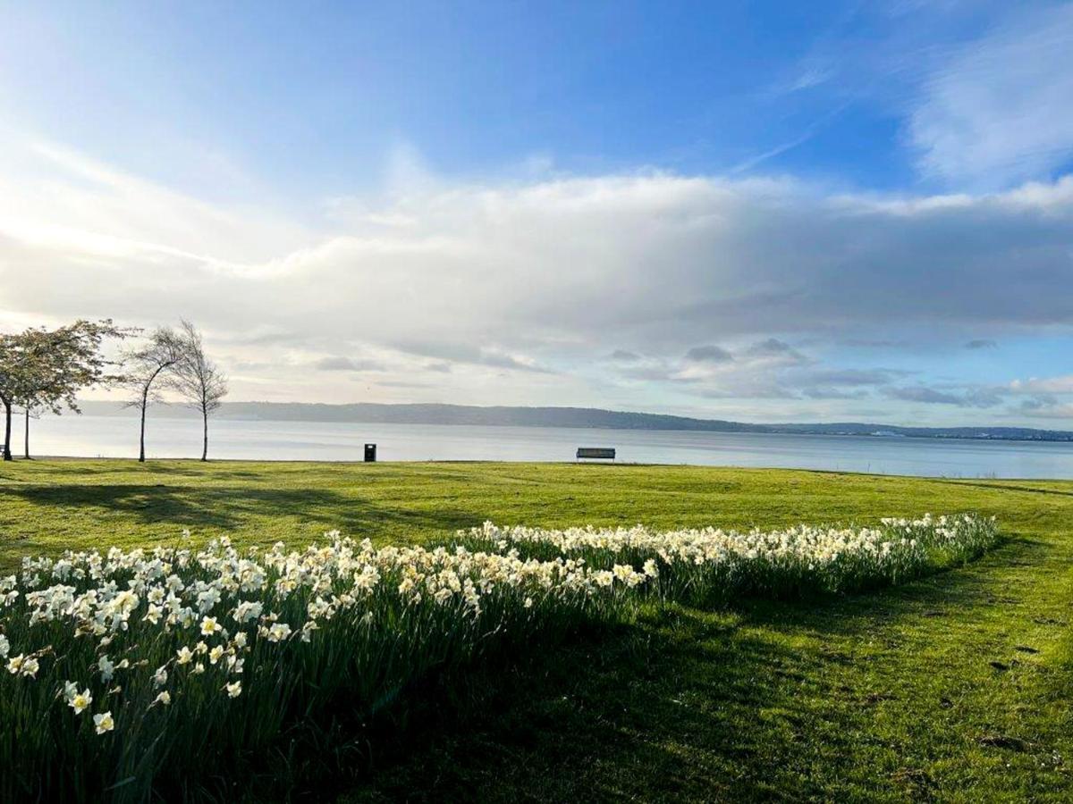 Modern Luxurious Apartment W/ Patio Balcony & View Jordanstown Exterior photo