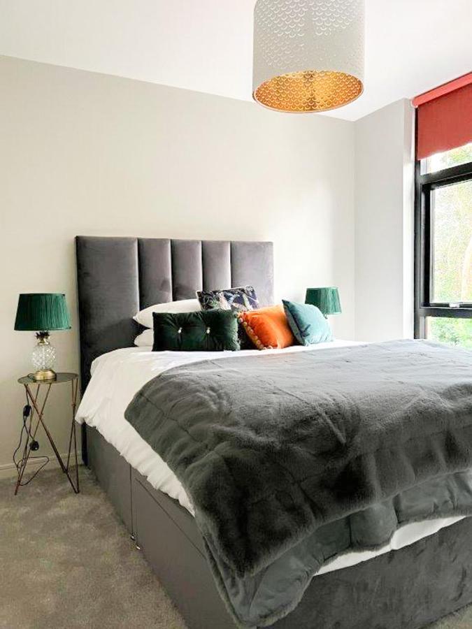 Modern Luxurious Apartment W/ Patio Balcony & View Jordanstown Exterior photo