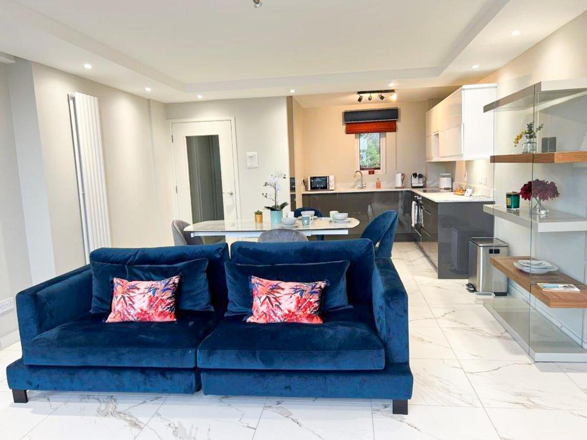 Modern Luxurious Apartment W/ Patio Balcony & View Jordanstown Exterior photo