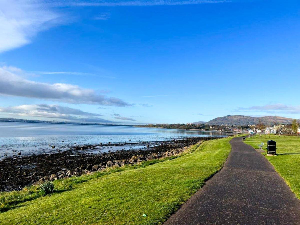 Modern Luxurious Apartment W/ Patio Balcony & View Jordanstown Exterior photo