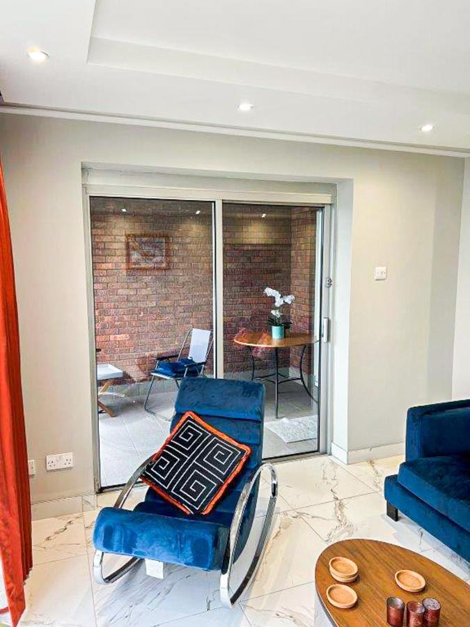 Modern Luxurious Apartment W/ Patio Balcony & View Jordanstown Exterior photo