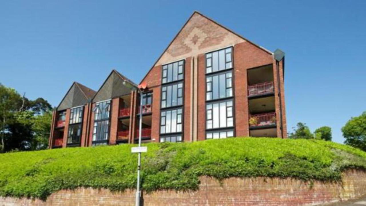 Modern Luxurious Apartment W/ Patio Balcony & View Jordanstown Exterior photo