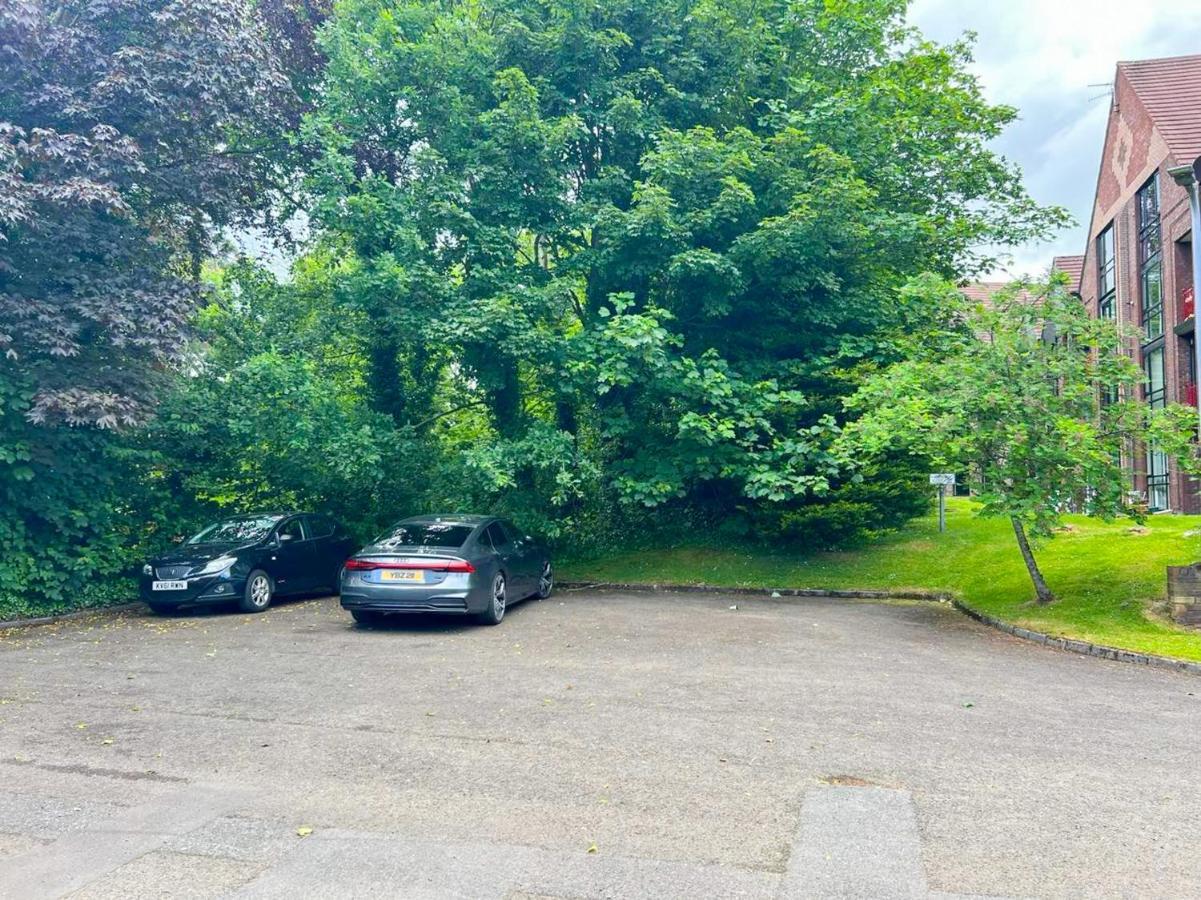 Modern Luxurious Apartment W/ Patio Balcony & View Jordanstown Exterior photo
