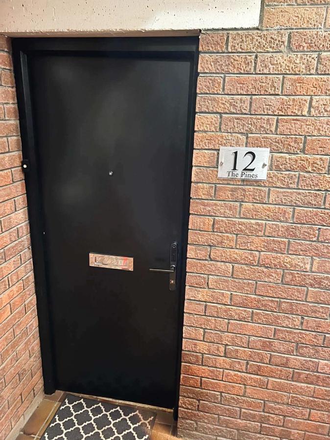 Modern Luxurious Apartment W/ Patio Balcony & View Jordanstown Exterior photo